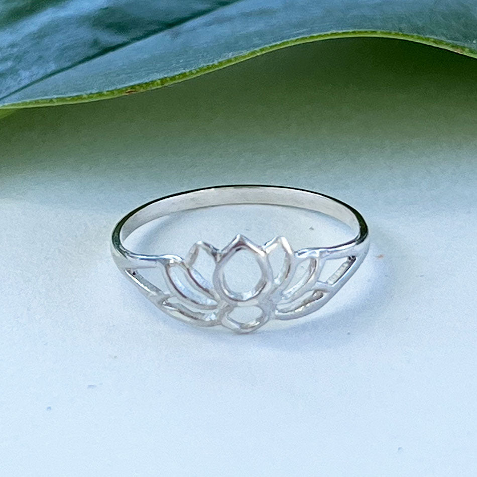 LUTAKU Creative Stainless Steel Beautiful Lotus Ring For Women Men Charming  Design Plant Ring Yoga Wedding Bague Gift